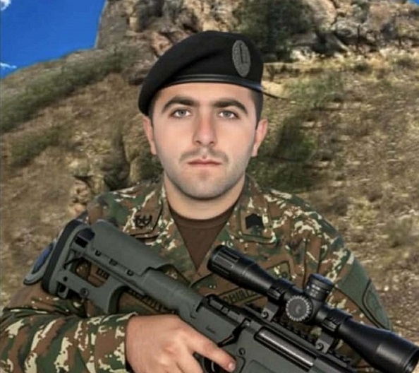 Նա մշտապես իր ենթակա անձնակազմի հետ էր